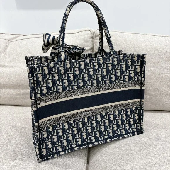 99% NEW BOOKTOTE, DIOR MEDIUM SIZE PICTURE UPDATED - Picture 3 of 9